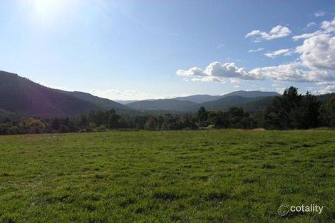 27 School Rd, Wandiligong, VIC 3744