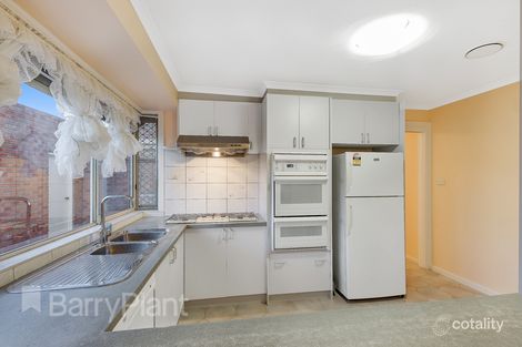 Property photo of 17 Kiparra Close St Albans VIC 3021