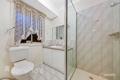 Property photo of 17 Kiparra Close St Albans VIC 3021