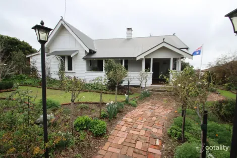 70 Molesworth St, Tenterfield, NSW 2372