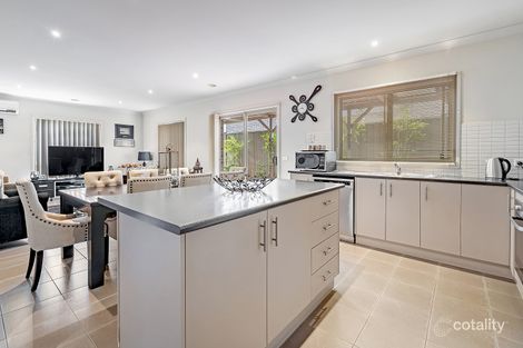 Property photo of 5 Flagstaff Loop Craigieburn VIC 3064
