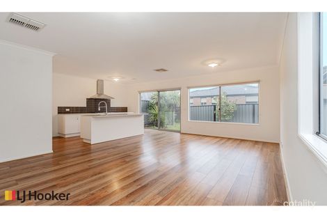 Property photo of 16 Natural Drive Craigieburn VIC 3064