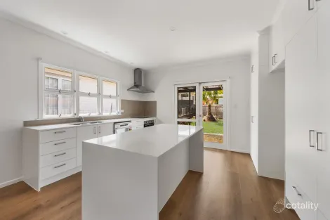 30 Lind Ave, Southport, QLD 4215
