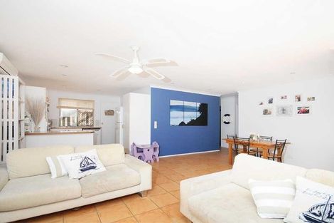 27 Montezuma Dr, Burleigh Waters, QLD 4220