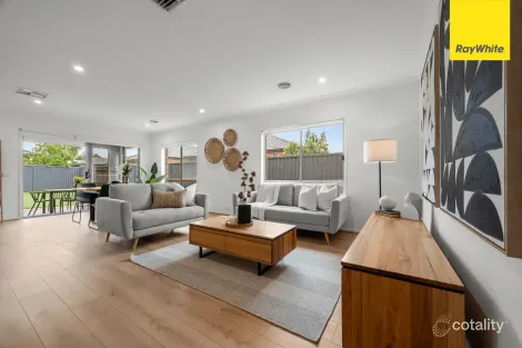 Property photo of 17 Pinnibar Way Weir Views VIC 3338