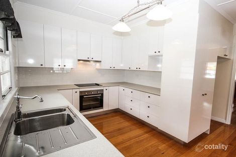 90 Waverley Rd, Camp Hill, QLD 4152