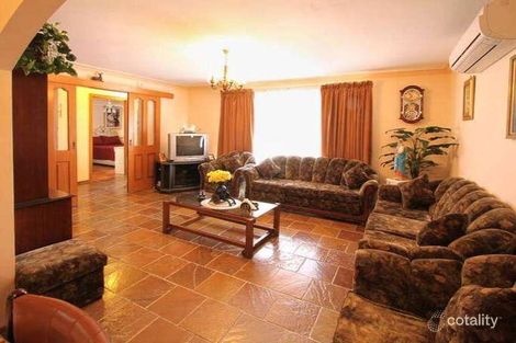 Property photo of 10 Jarrot Court Meadow Heights VIC 3048