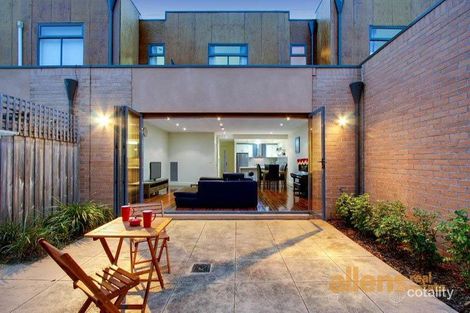 2/30 Fromhold Dr, Doncaster, VIC 3108