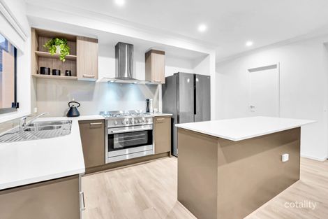 Property photo of 17 Osmond Crescent Wollert VIC 3750