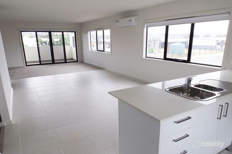 Property photo of 1/17 Edgeware Close Pakenham VIC 3810