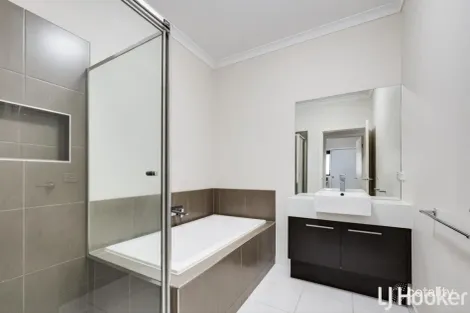 Property photo of 8 Halford Way Strathtulloh VIC 3338