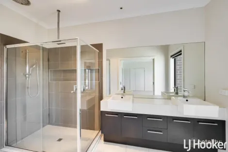 Property photo of 8 Halford Way Strathtulloh VIC 3338
