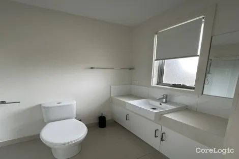 Property photo of 1/106 The Esplanade Caroline Springs VIC 3023