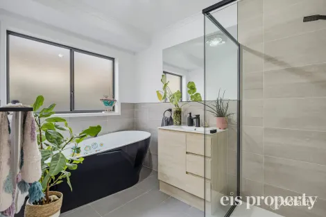 Property photo of 3 Sandstone Grove Blackmans Bay TAS 7052