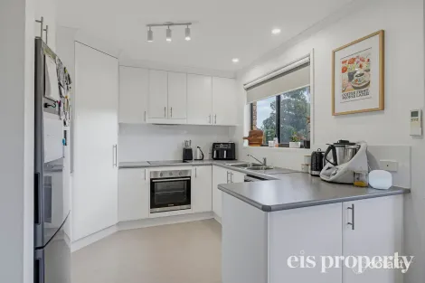 Property photo of 3 Sandstone Grove Blackmans Bay TAS 7052