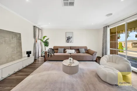 Property photo of 10 Bridlepath Drive Truganina VIC 3029