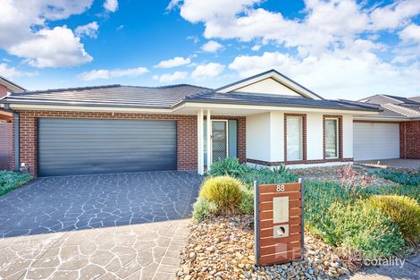 Property photo of 88 Burnham Crescent Keysborough VIC 3173