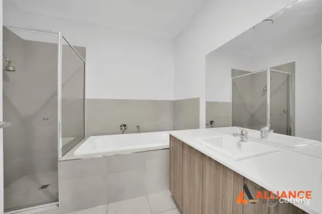 Property photo of 10 Nitre Street Manor Lakes VIC 3024