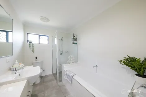 Property photo of 3 Grevillea Place Cannonvale QLD 4802