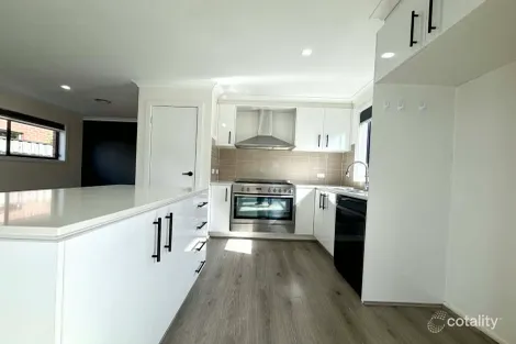 Property photo of 6 Chambly Drive Mickleham VIC 3064