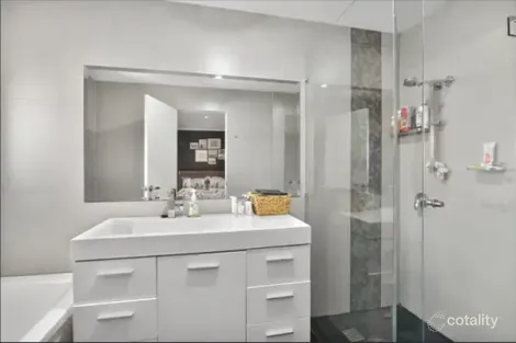 Property photo of 3/6 Pontoon Place Varsity Lakes QLD 4227