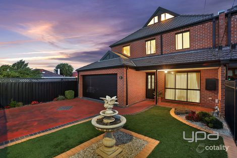 Property photo of 2/8 Pine Avenue Werribee VIC 3030
