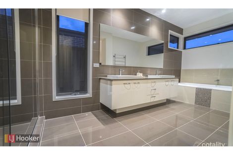 Property photo of 34 Emblem Way Craigieburn VIC 3064