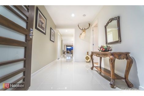 Property photo of 34 Emblem Way Craigieburn VIC 3064
