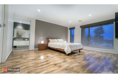 Property photo of 34 Emblem Way Craigieburn VIC 3064