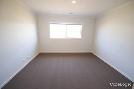 Property photo of 28 St Gwinear Lane Cranbourne North VIC 3977