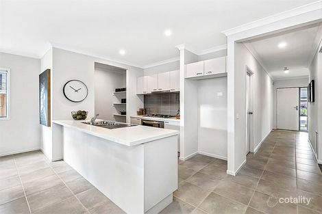 Property photo of 6 Howard Road Thornhill Park VIC 3335