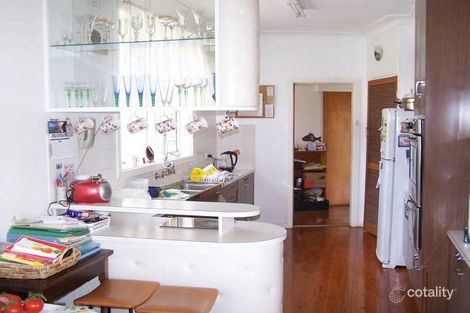 Property photo of 4 Bligh Avenue Caves Beach NSW 2281