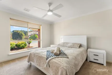 Property photo of 2 Nicholas Walk Aberfoyle Park SA 5159