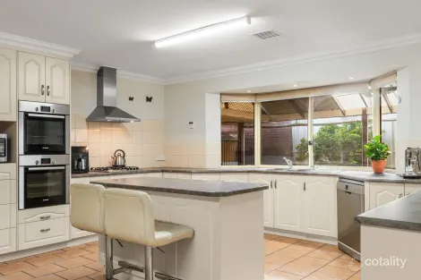 Property photo of 2 Nicholas Walk Aberfoyle Park SA 5159