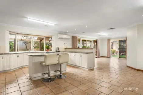 Property photo of 2 Nicholas Walk Aberfoyle Park SA 5159