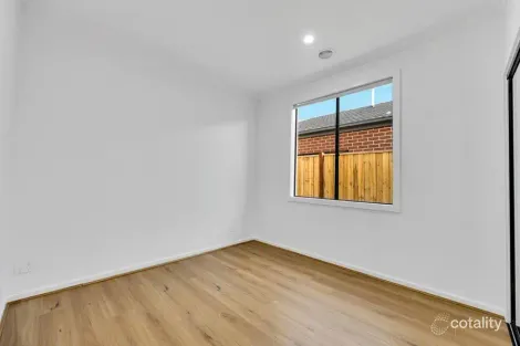 Property photo of 67 Kurnbrook Loop Wollert VIC 3750