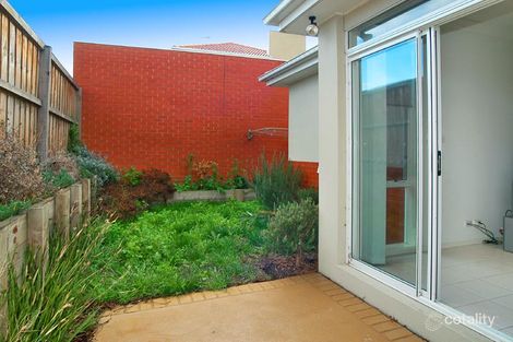 Property photo of 9 Crestview Close Roxburgh Park VIC 3064