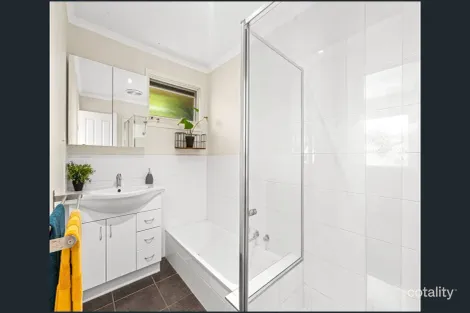 Property photo of 3 Merryn Grove Wantirna South VIC 3152