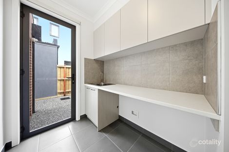 Property photo of 27 Floyd Circuit Cranbourne VIC 3977