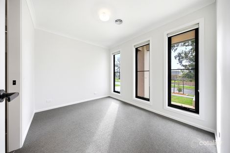 Property photo of 27 Floyd Circuit Cranbourne VIC 3977