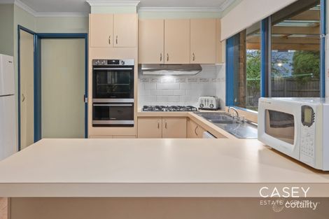 Property photo of 16 Candytuft Close Cranbourne North VIC 3977