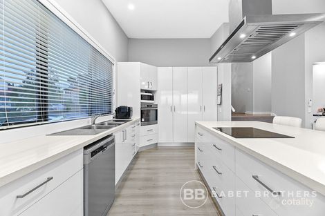 Property photo of 37 Highland Drive Pakenham VIC 3810