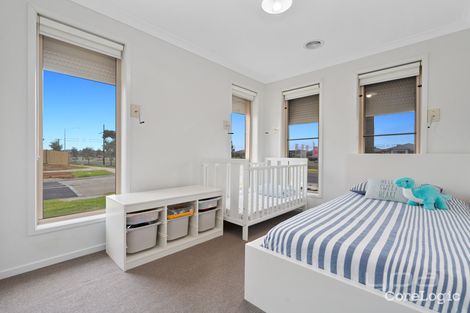 Property photo of 48 Waterbird Circuit Weir Views VIC 3338
