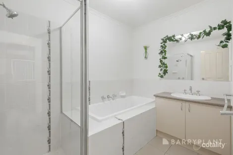 Property photo of 12 Sienna Way Pakenham VIC 3810