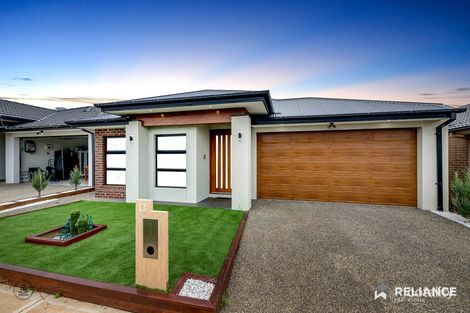 Property photo of 13 Headingley Grove Strathtulloh VIC 3338
