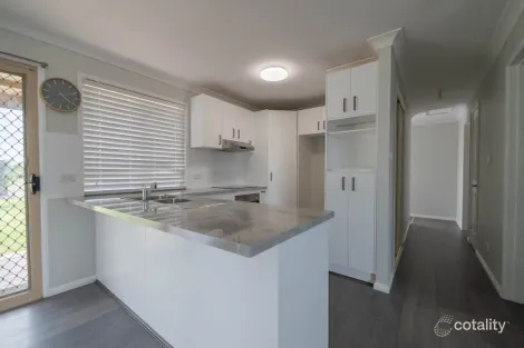 Property photo of 8 Hurford Place Forbes NSW 2871