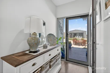 Property photo of 9 Martin Road Hindmarsh Island SA 5214