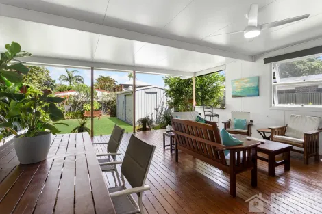 19 Campbell St, Scarborough, QLD 4020
