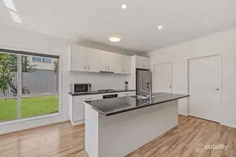 Property photo of 10 Napier Place Warrnambool VIC 3280