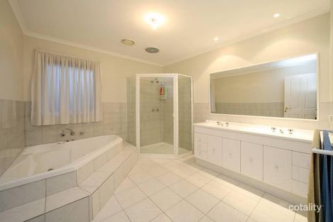 Property photo of 28 Mendora Crescent Wantirna South VIC 3152